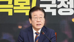 더불어민주당 이재명 대표가 17일 국회에서 열린 최고위원회의에서 발언하고 있다.