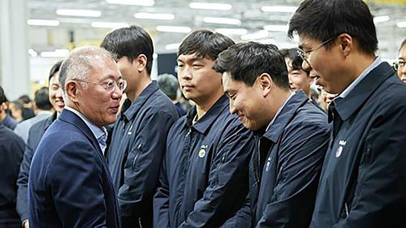 새해에 공장 찾은 정의선 현대차그룹 회장