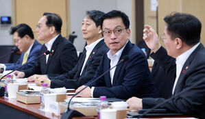 최상목 권한대행, 국책연구기관 간담회(사진=연합뉴스)