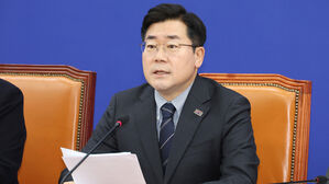 '서부지법 폭동사태' 관련 긴급 기자회견 하는 박찬대 원내대표(사진=연합뉴스)