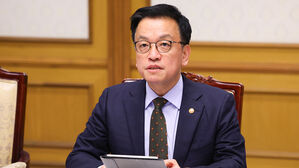 최상목 권한대행 "트럼프, 취임 축하&hellip;한미동맹 다시 위대하게"