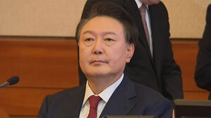 헌재 직접 변론한 윤 대통령&hellip;국회의원 끌어내기&middot;계엄 포고령 부인