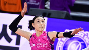 스파이크하는 흥국생명의 김연경(사진=한국배구연맹 제공, 연합뉴스)