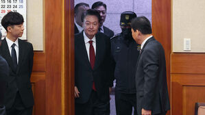 구속영장 기각된 김성훈 경호차장, 헌재서 윤 근접 경호