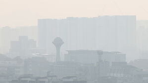 미세먼지에 갇혀 앞이 안 보이는 한반도…대기 정체로 사흘째 악화