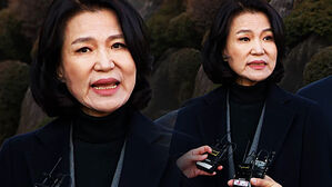 [영상] '탄핵 기각' 이진숙 "앞으로 할 일이 많습니다" 당당히 나오더니&hellip;"재판관 4인 인용 결정에 대한 생각?" 묻자