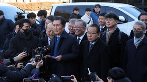 국회측 "말 맞출 시간 없었던 듯"&hellip;윤 대통령측 "자연스러운 것"