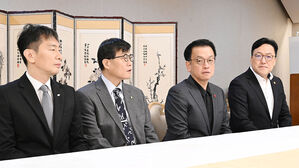 최상목 "연휴 기간 미국 정책&middot;금융시장 동향 면밀히 모니터링"