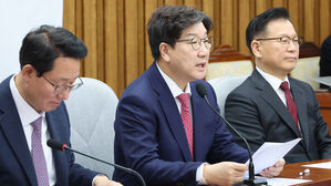권성동 "이재명 정치적 자아분열&hellip;쥐가 고양이 흉내 내도 고양이 안돼"