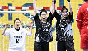 '강주빈 8골' 삼척시청, 대구시청 꺾고 핸드볼리그 선두 추격