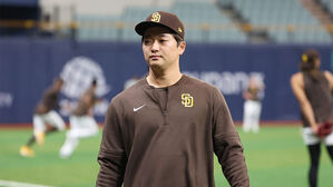 미국 메이저리그(MLB) 월드 투어 서울시리즈에 출전한 샌디에이고 파드리스의 고우석이 19일 서울 구로구 고척스카이돔에서 훈련을 마치고 퇴장하고 있다.