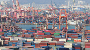 "트럼프발 관세에 한중 수출 경쟁 심화 가능성"