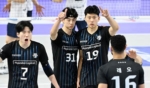 프로배구 현대캐피탈, 대한항공 꺾고 15연승 질주