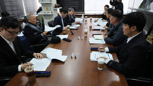 3일 서울 성동구 한국기원에서 지난 LG배에서 문제가 됐던 사석 규정 논란과 관련해 긴급 운영위원회가 열리고 있다.(사진=연합뉴스)