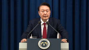 "언론사 단전 &middot; 단수 지시&hellip;비상계엄은 폭동"