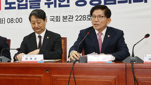 김문수 "대선 출마 생각 전혀 없어&hellip;윤 대통령 탄핵 심판 기각돼야"