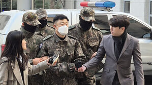 영장심사 받는 '햄버거집 계엄회동' 문상호 사령관(사진=연합뉴스)