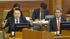 윤 대통령 "홍장원 전화는 계엄 무관&hellip;간첩수사 얘기한 것"