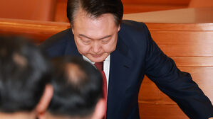 윤 측 "언론사 단전 &middot; 단수 지시한 적 없어"&hellip;공소장 부인