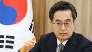 김동연 "노동시간 늘리는 게 반도체 경쟁력 확보의 본질이냐"