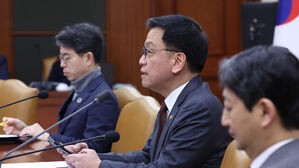 최 대행 "첨단전략산업기금 신설"&hellip;배터리&middot;바이오에 30조대 투입