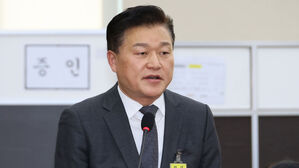 대통령실, 신용한 전 교수 고발&hellip;"'굿판' 허위사실 유포"