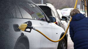 국제유가, 러 석유 제재에 급등…WTI·브렌트 5%대↑