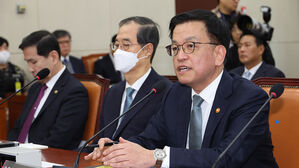 최 대행, '마은혁 권한쟁의'에 "헌재 결정 존중한다는 입장"