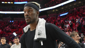 마이애미 히트의 포워드 지미 버틀러가 2025년 1월 19일 일요일 샌안토니오 스퍼스와의 NBA 농구 경기 후 코트를 걷고 있다.(사진=AP, 연합뉴스)