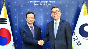 조태열 외교부 장관과 다이빙 주한중국대사(사진=외교부 제공, 연합뉴스)