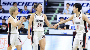 박혜진 복귀한 여자농구 BNK, 우리은행 꺾고 공동 선두