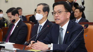 최 대행, '비상입법기구' 쪽지에 "누군가가 '참고자료'라고 전해줘"