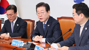 이재명 "국민의힘, 자세는 앞으론데 실제론 '문워크'&hellip;연금개혁은 그러지 않길"