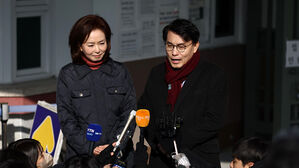 윤 대통령 "헌재 나가보니 이제야 알겠다"&hellip;면회서 한 말