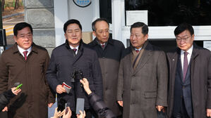 윤, 접견 5명에 "주권회복 진정성 있어야 국민 사랑받을 것"