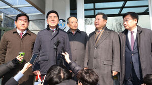 윤석열 대통령 "당이 자유 수호 뒷받침하면 국민 사랑 받을 것"