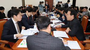 'K칩스법' 기재위 소위 통과&hellip;반도체기업 세액공제율 5%p 상향