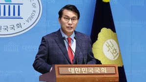 국민의힘 일부 의원들, 탄핵각하 촉구 헌재 24시간 릴레이 시위