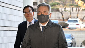 '대장동 로비' 박영수, 1심 징역 7년&hellip;'3억 수수'만 유죄