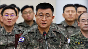 국방부,  전 계엄사령관 박안수 육군총장 '기소휴직' 조치