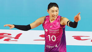 '은퇴 선언' 김연경 "즐겁게, 웃으면서&hellip;배구장 많이 와주세요"