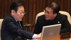 대화하는 이재명 대표와 김민석 최고위원(사진=연합뉴스)