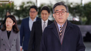 조태열 외교부 장관이 독일 뮌헨에서 열리는 뮌헨안보회의(MSC)에 참석하기 위해 14일 인천공항을 통해 출국하고 있다.