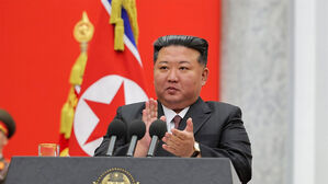 김정은 북한 국무위원장이 지난 8일 조선인민군창건(건군절) 77주년을 맞아 국방성을 축하 방문하고 장병들을 고무격려했다고 조선중앙통신이 9일 보도했다. (사진=조선중앙통신, 연합뉴스)