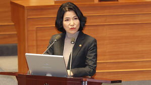 이진숙 "2030 극우면 최민희는 극좌"&hellip;최 "스탈린 극좌를 어디 내 이름에"