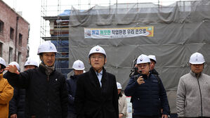 유인촌 장관, 문화시설 공사현장 2곳 안전 점검