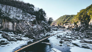 '추위야 고맙다' 철원 한탄강 얼음 트래킹 축제 14만여 명 방문