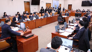 국회 산업위, 반도체법 논의&hellip;'52시간제 예외' 여야 입장 진통