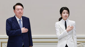 윤 대통령&middot;김 여사 '공천 개입' 의혹 수사팀 서울로&hellip;중앙지검 맡는다