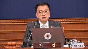 최 대행 "통상 총력전&hellip;역대 최대 360조 무역 금융 지원"